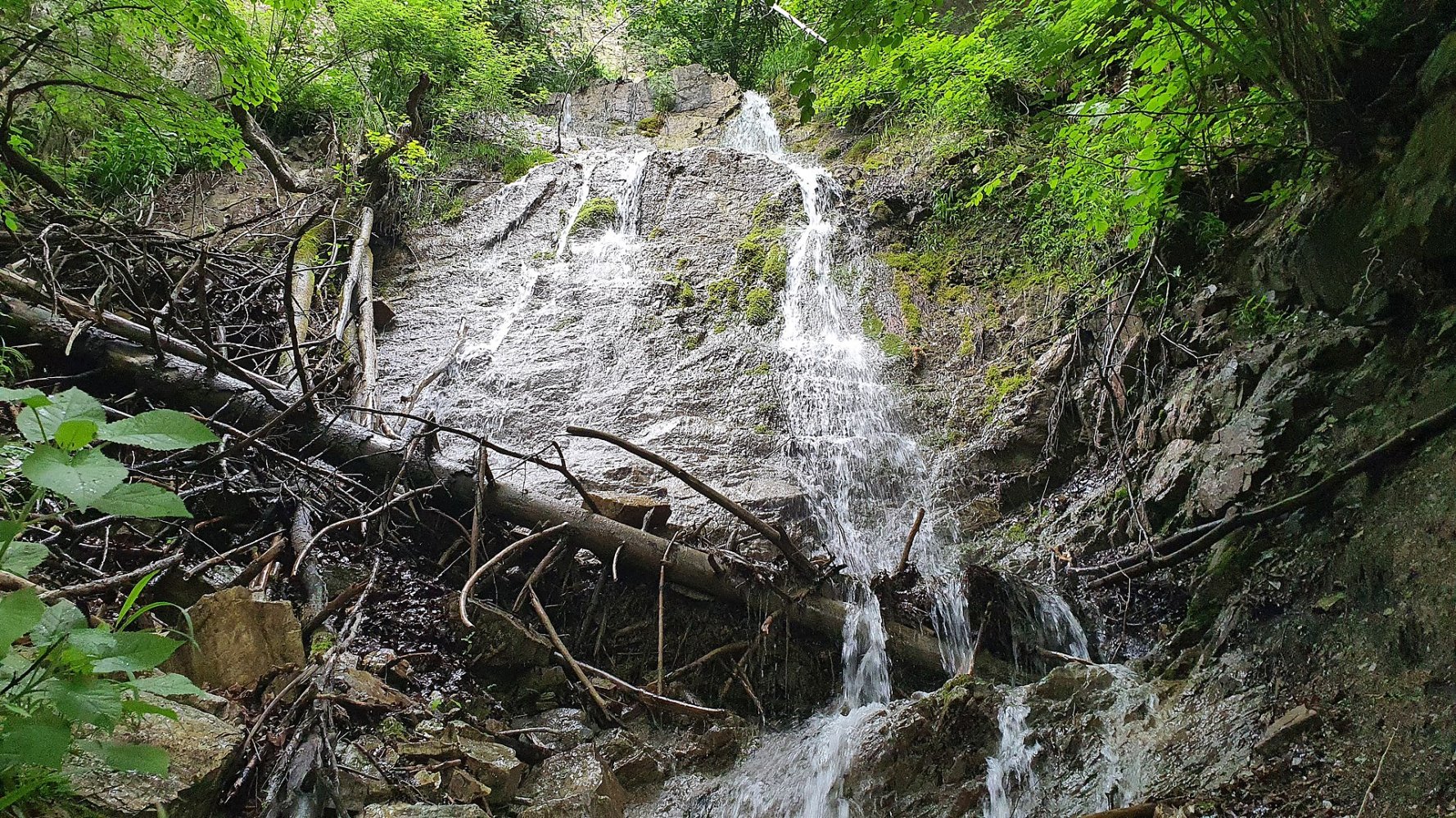 Водоспад Дзеркальний