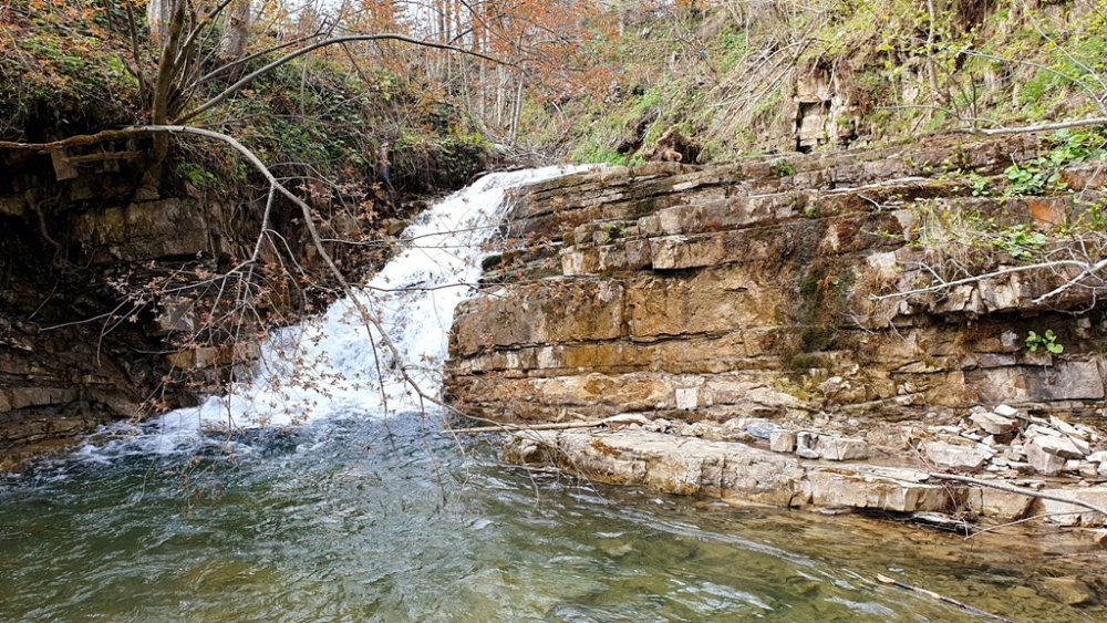 Верхній Бухтівецький водоспад