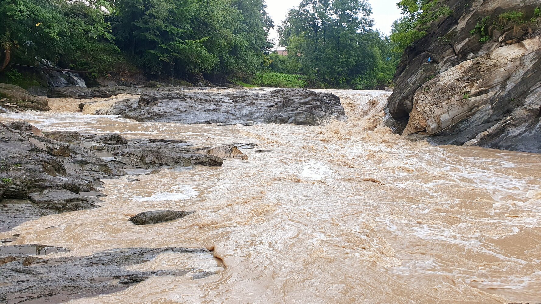 Малий Гук (Сріблясті водоспади)