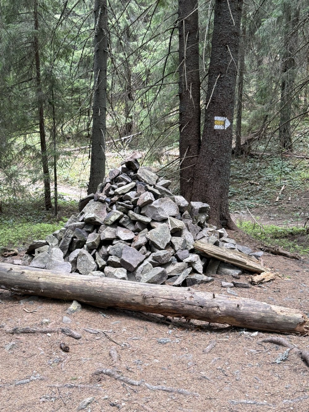 Гора каміння