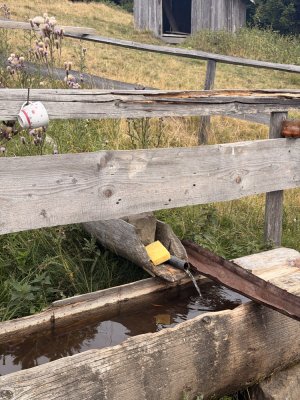 26.08.2026 джерело є, водичка трошки брудна, тому бажано фільтрувати через фільтр або марлю